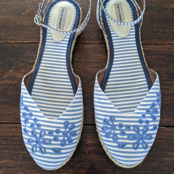 Tabitha Simmons sandals with eyelet designs - Picture 3 of 7